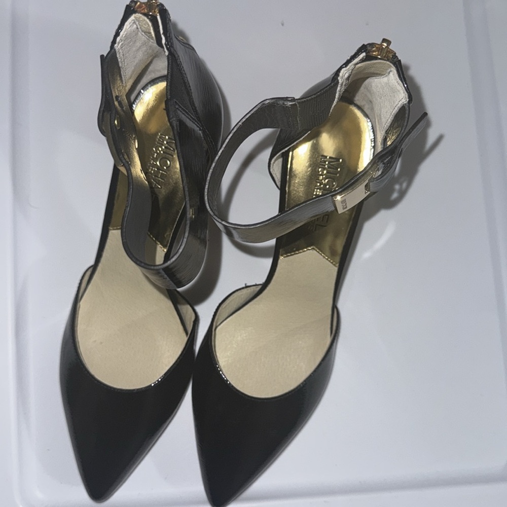 🌷NWOT Michael Michael Kors heels